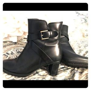 Hot Black Leather Ecco Boots size 7 (37 EU).